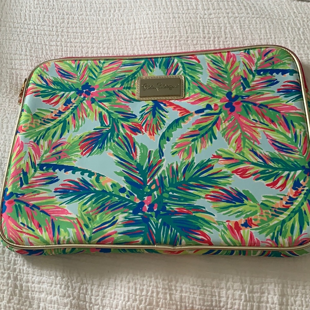 Lilly laptop case 🌺